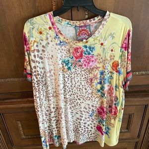 Johnny was short sleeve swing top.